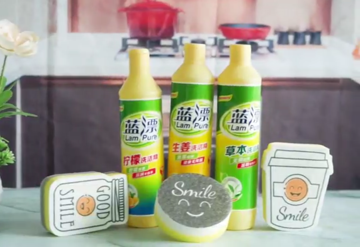 藍(lán)漂洗潔精溫和不傷手，無(wú)磷不殘留